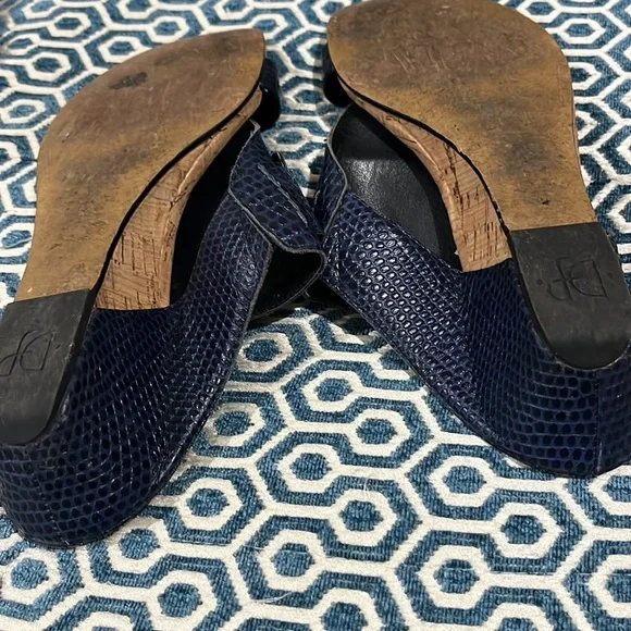 Donal Pliner Navy Cork Wedge T Strap Leather Silver Buckle textured  Sz 6 - Picture 5 of 5